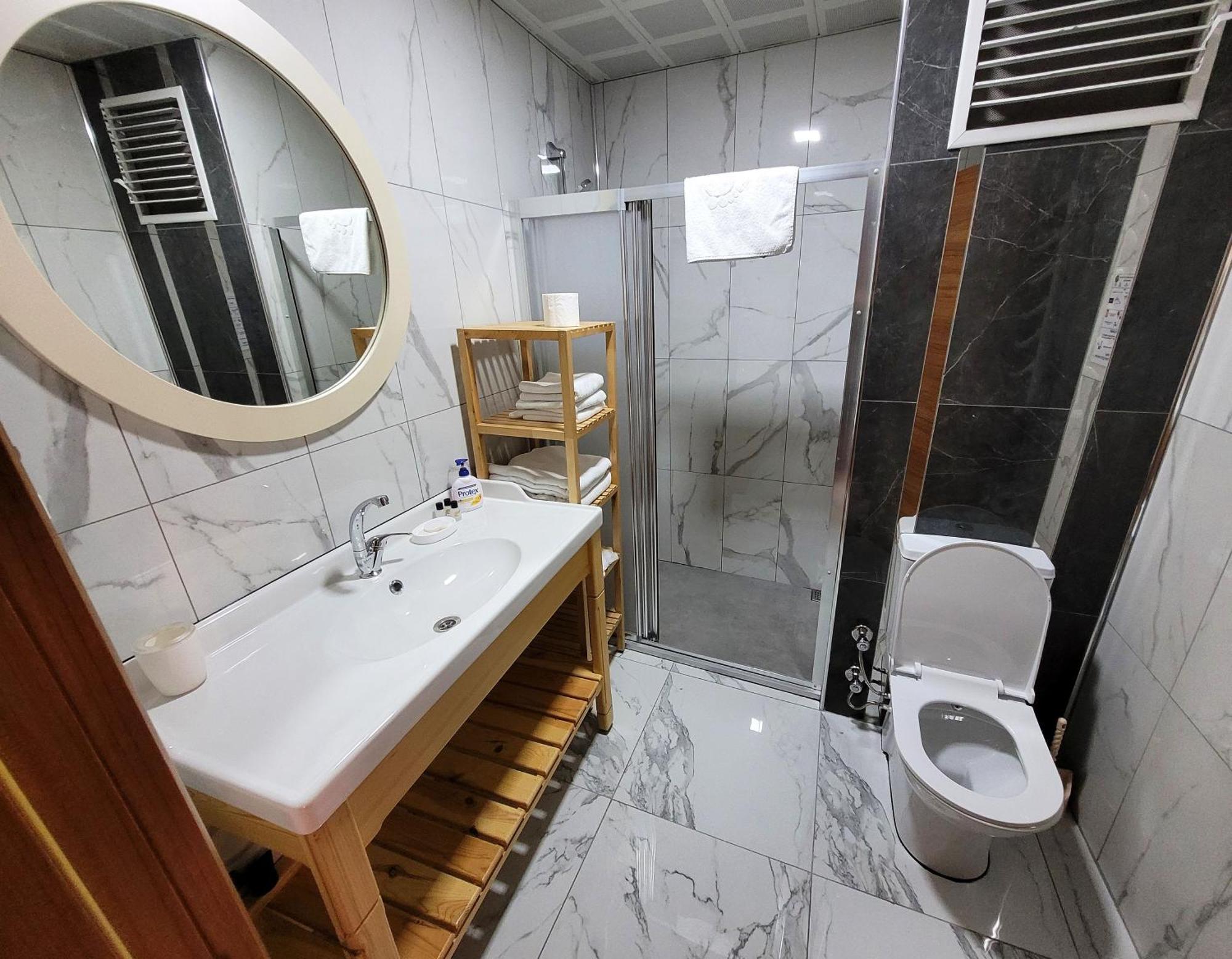Saruhan Otel 2*